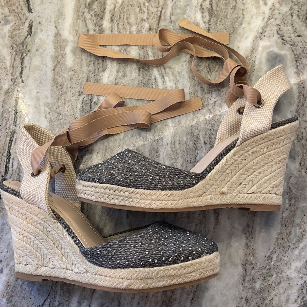 Studded ankle wrap wedges 💥
